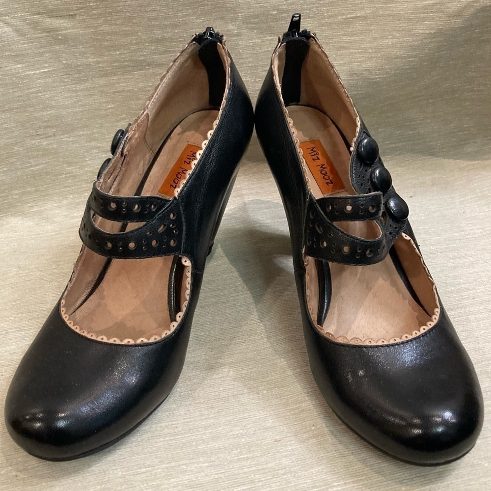 MIZ MOOZ Sz 6.5 Rockabilly Leather Perforated 3 Buttons Mary Jane Pumps Shoes